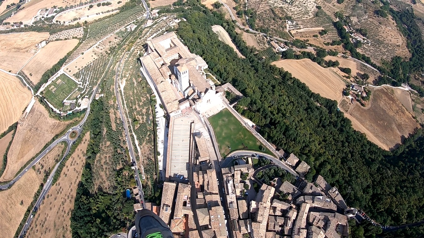Parapendio sul Monte Subasio