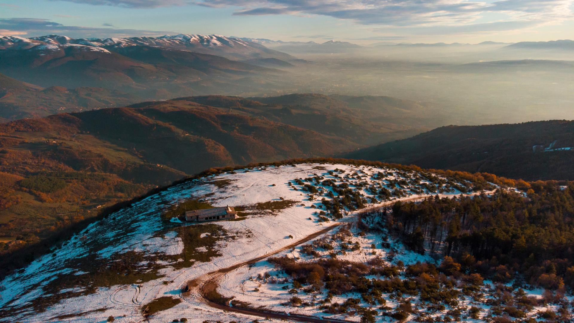 Mount Subasio Park with snow